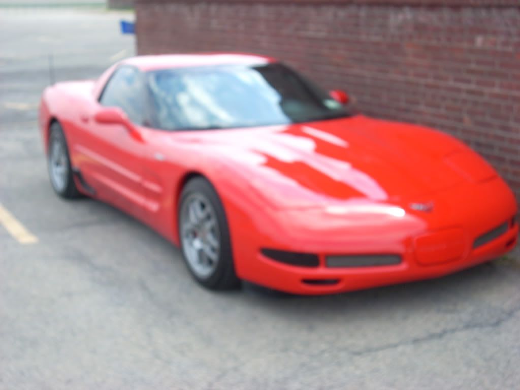 http://i582.photobucket.com/albums/ss263/sickwhtienotch/Vette%20Photos/DSCN0662.jpg