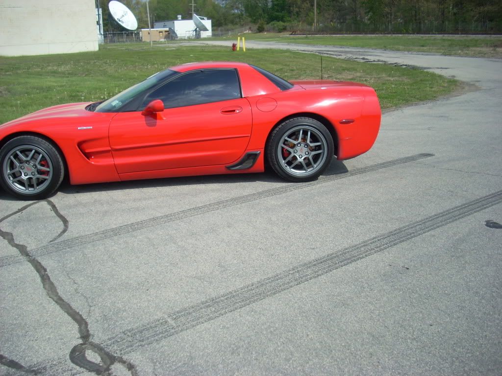 http://i582.photobucket.com/albums/ss263/sickwhtienotch/Vette%20Photos/DSCN0669.jpg