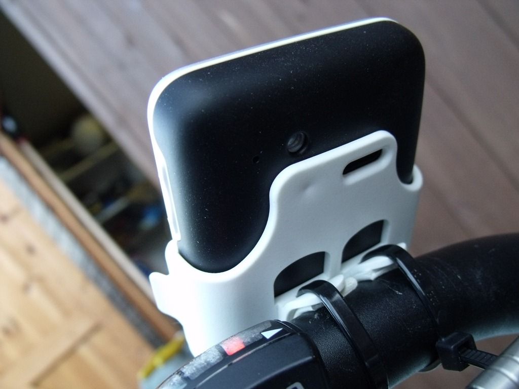 Xperia active gets bicycle mount