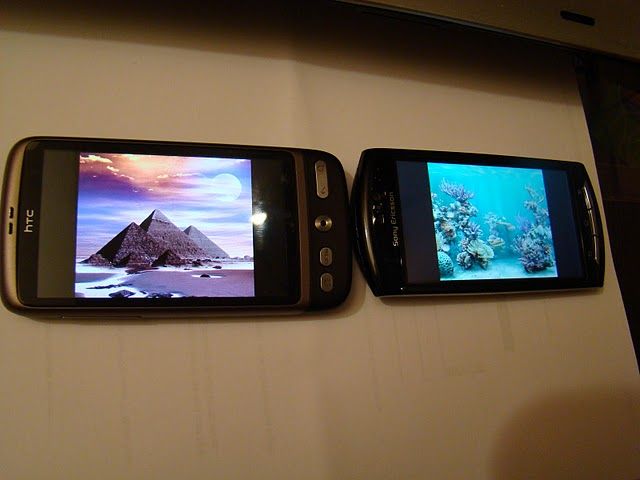 Xperia Neo sized up against the HTC Desire