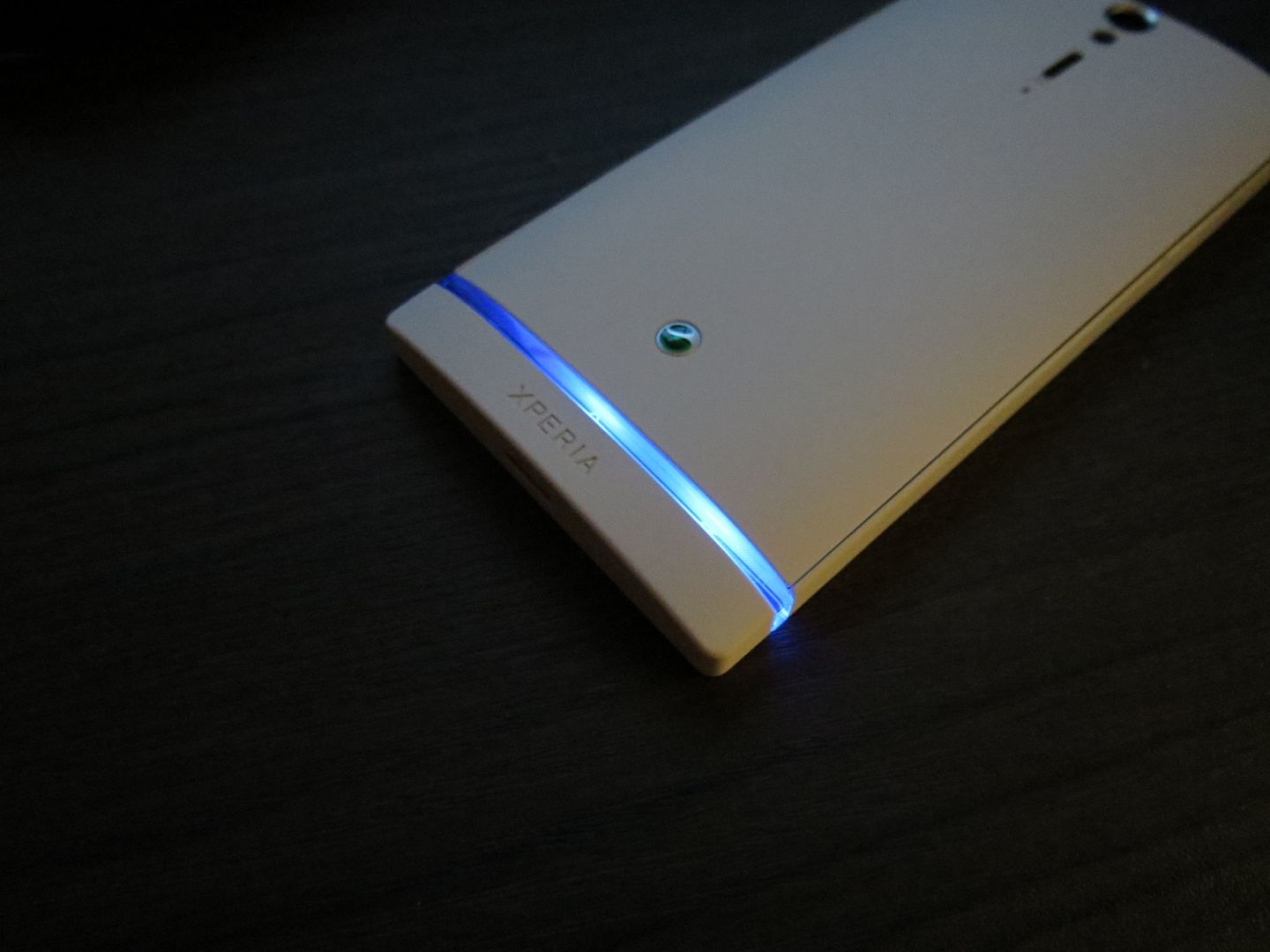 Xperia S LED mod changes colour of transparent strip