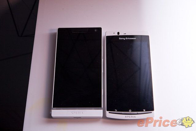 White Xperia S or white Xperia arc S