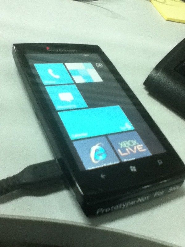 Sony Ericsson prepping WP7 QWERTY handset