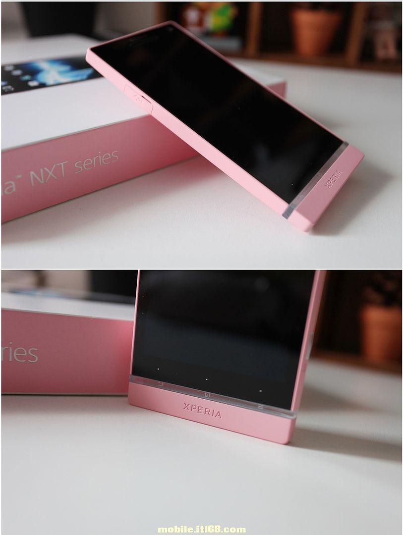Pink Xperia SL pictures in the wild