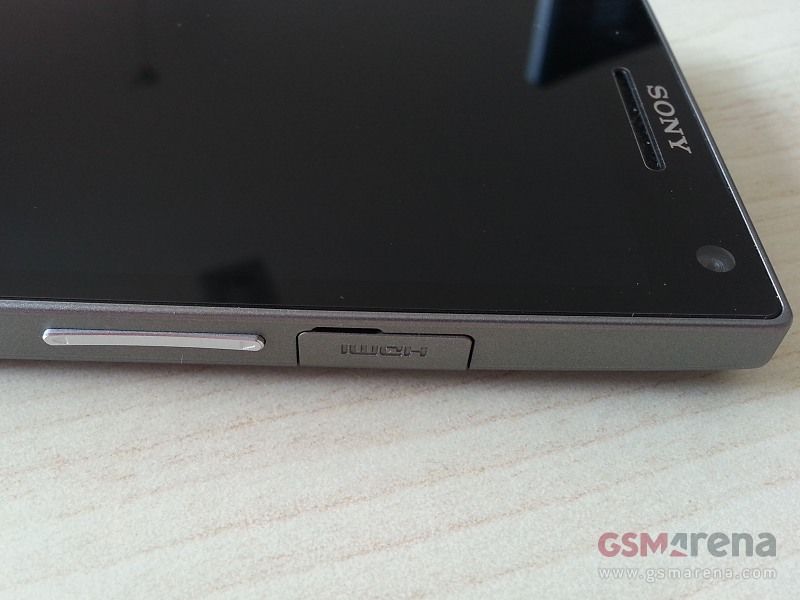 Silver Xperia SL snapped in the wild