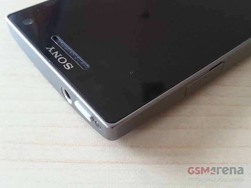 Silver Xperia SL snapped in the wild
