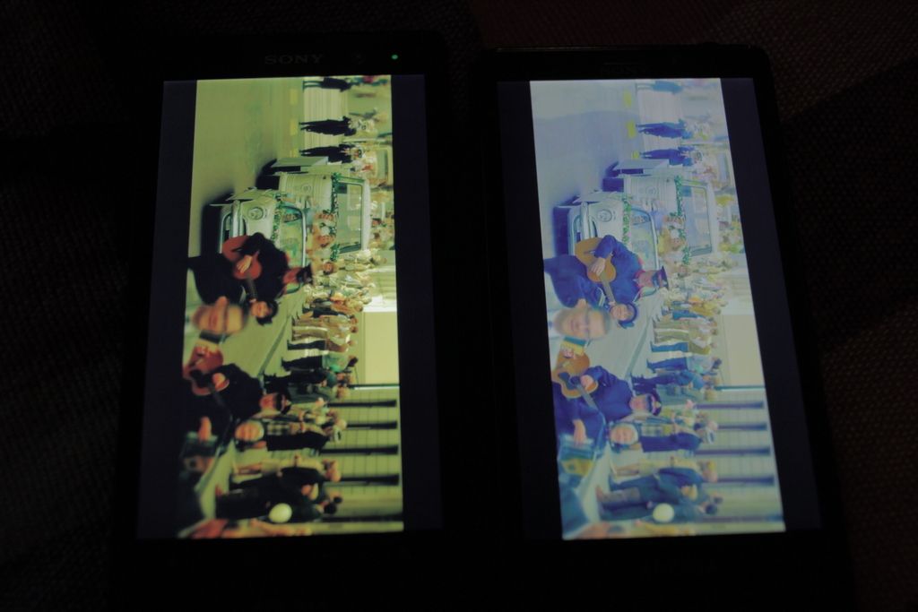 Xperia T display versus the Xperia ion