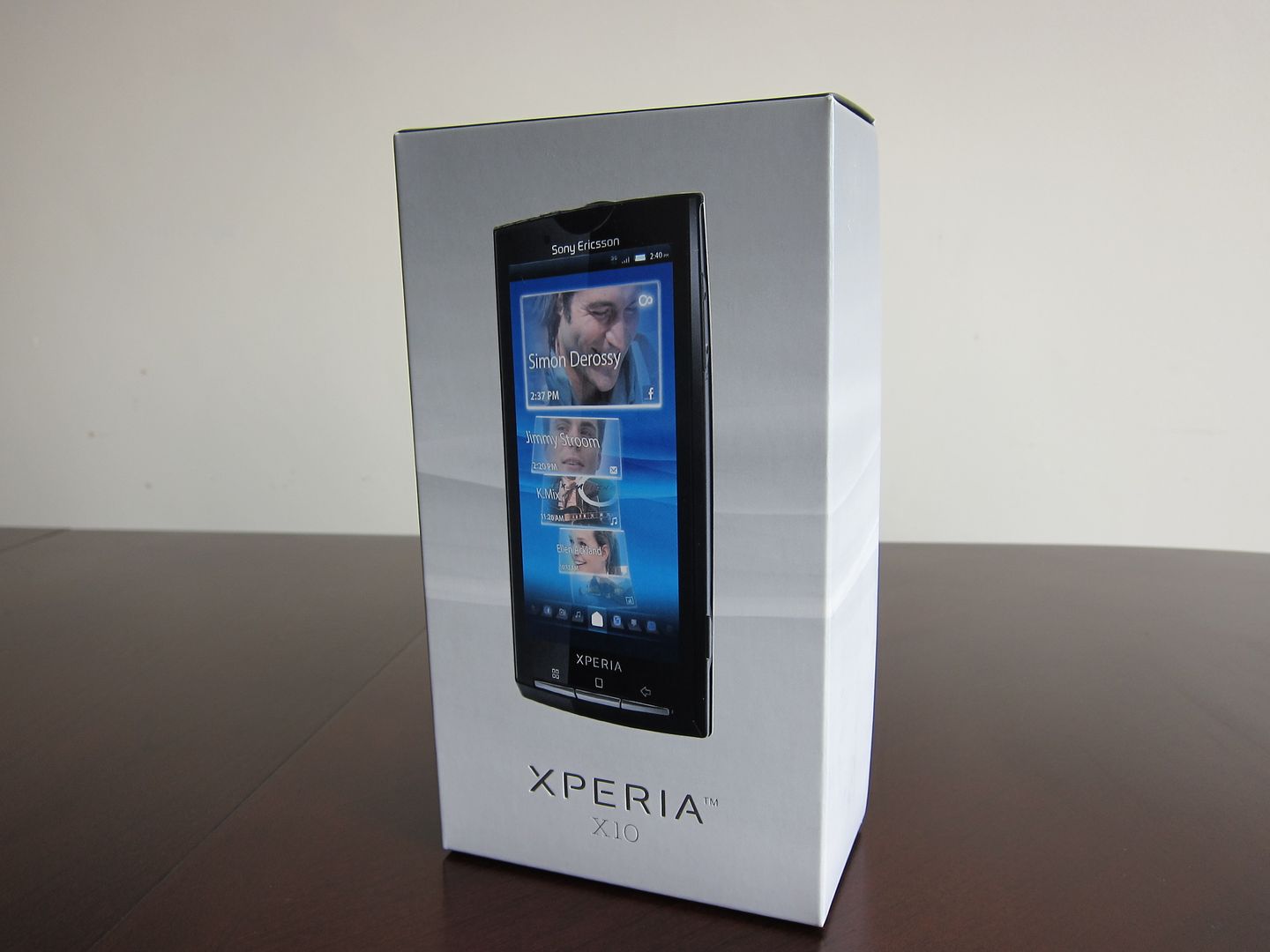 Unboxing our Xperia X10