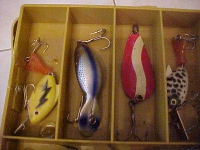 VINTAGE OLD PAL TACKLE BOX Loaded W/ Wood & other Heddon Fishing Lures 